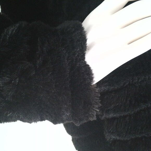 Women's Hooded Ribbed Faux Fur Jacket. Size is Large - Picture 5 of 14